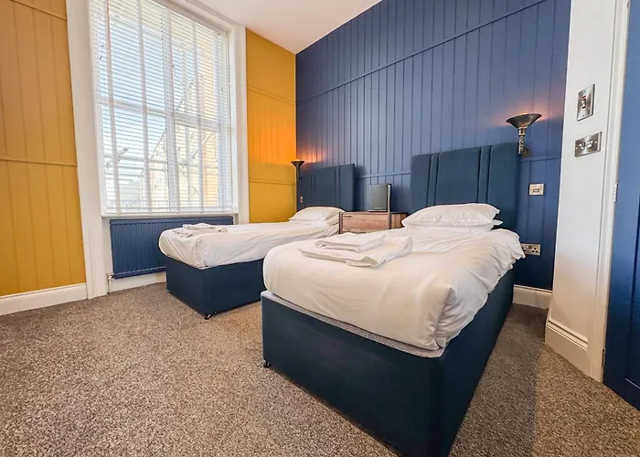 Delmont Hotel
