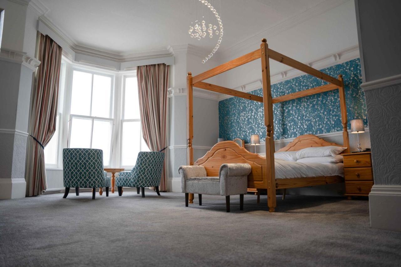 Delmont Hotel