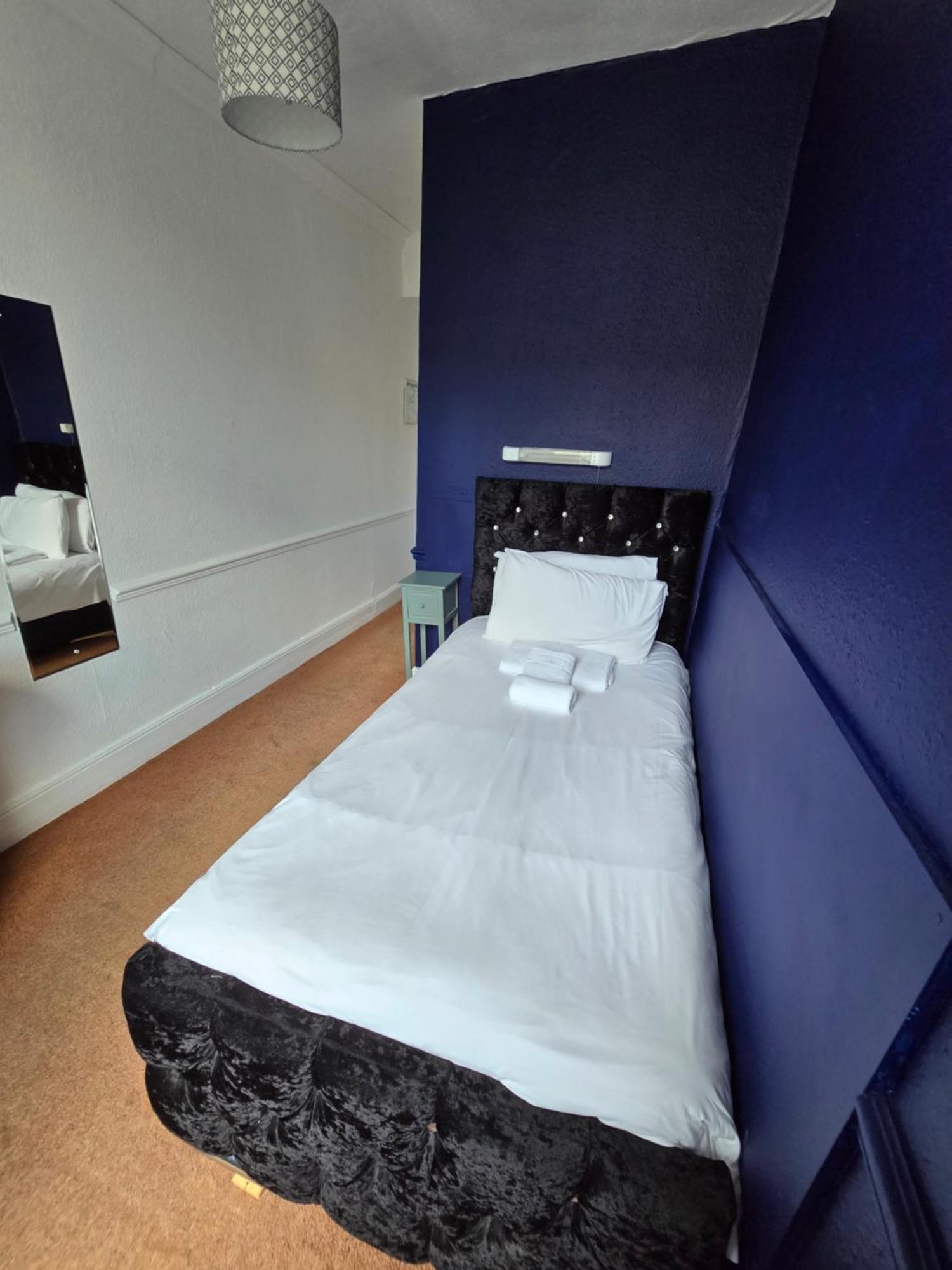Delmont 3*