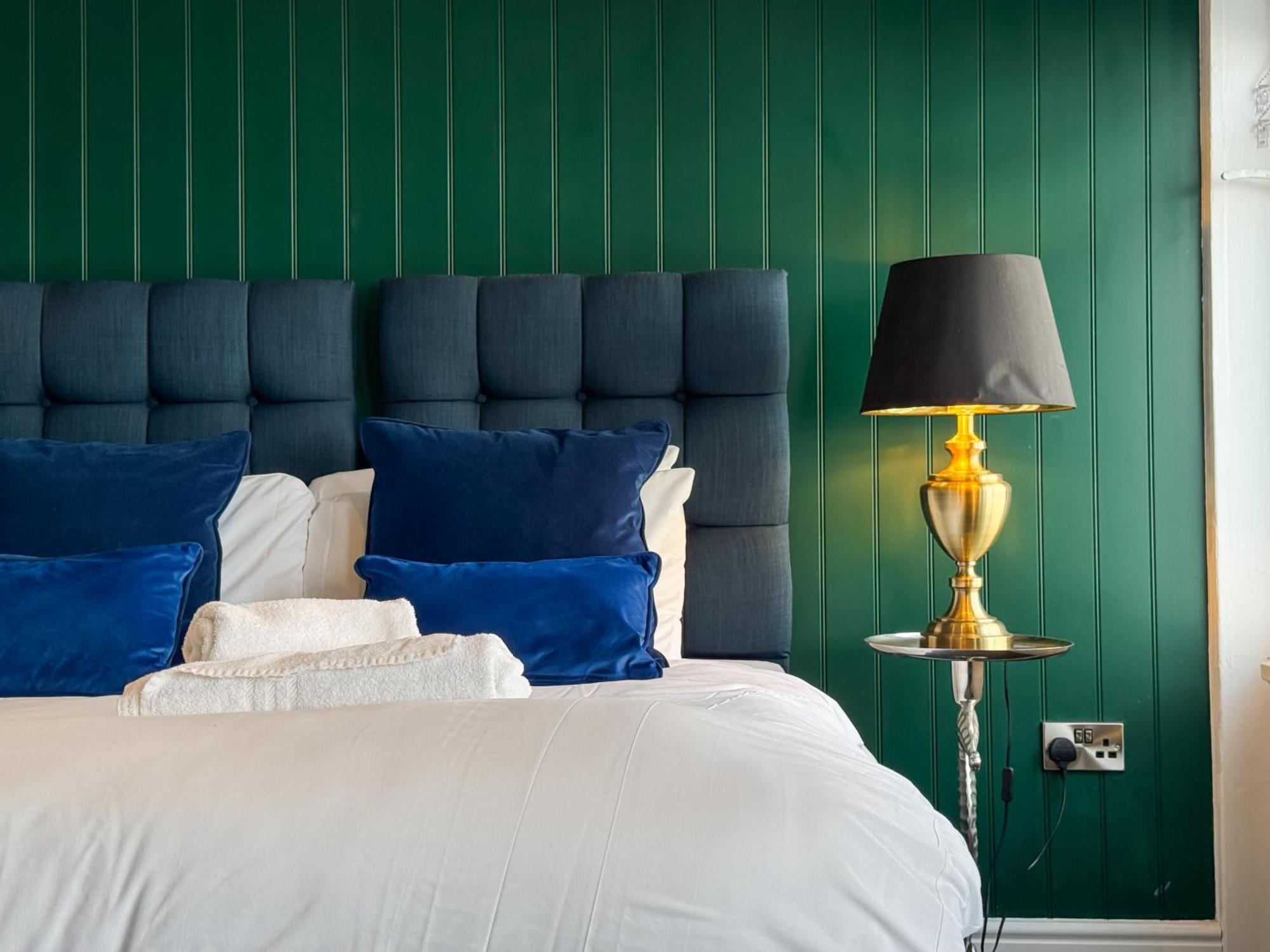 Delmont Hotel