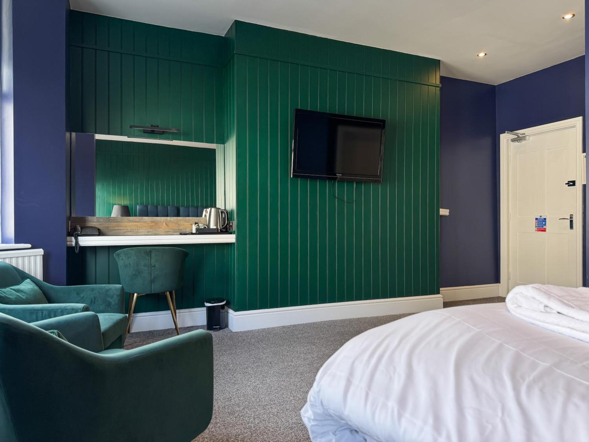 Delmont Hotel