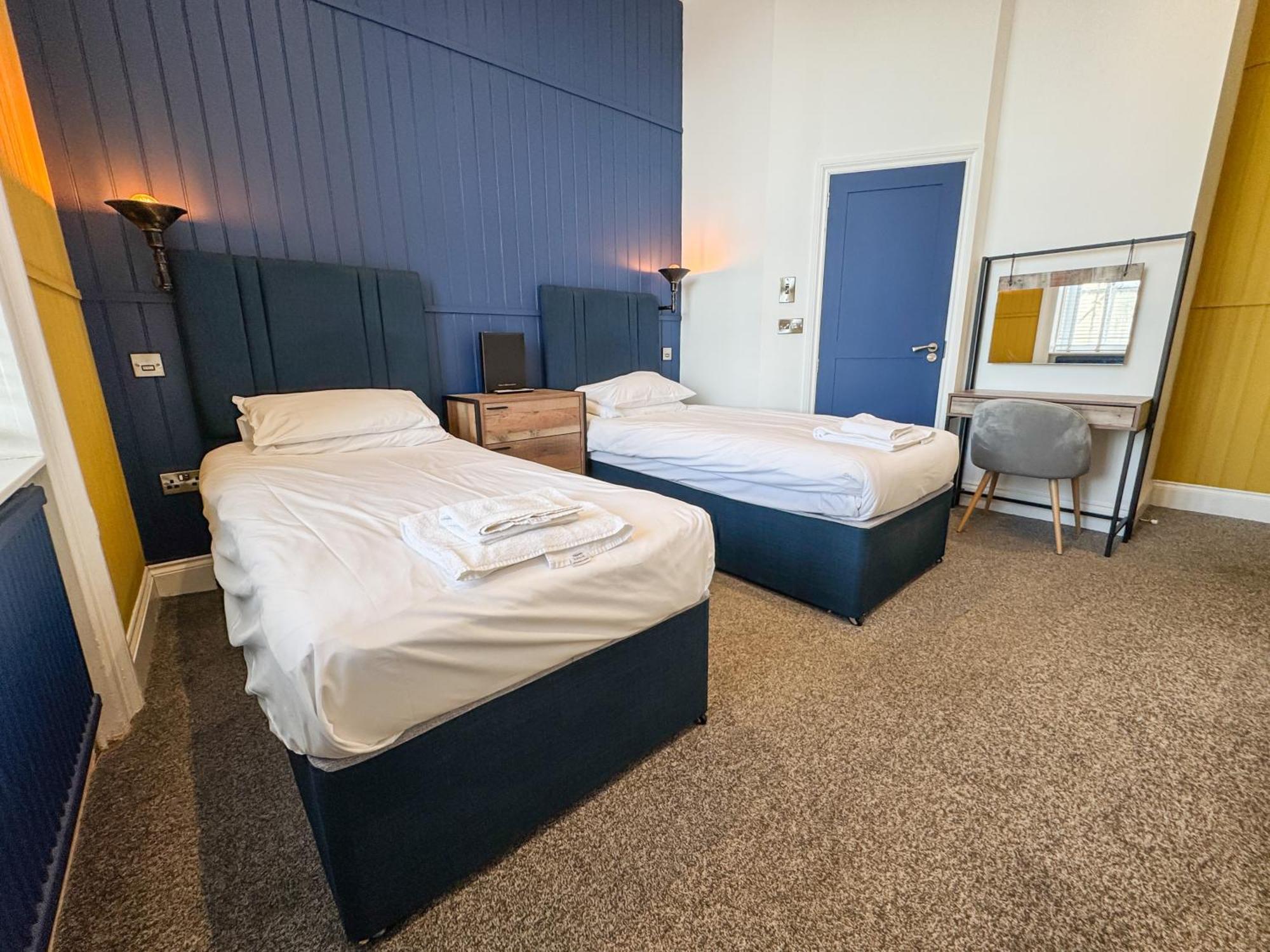 Delmont Hotel