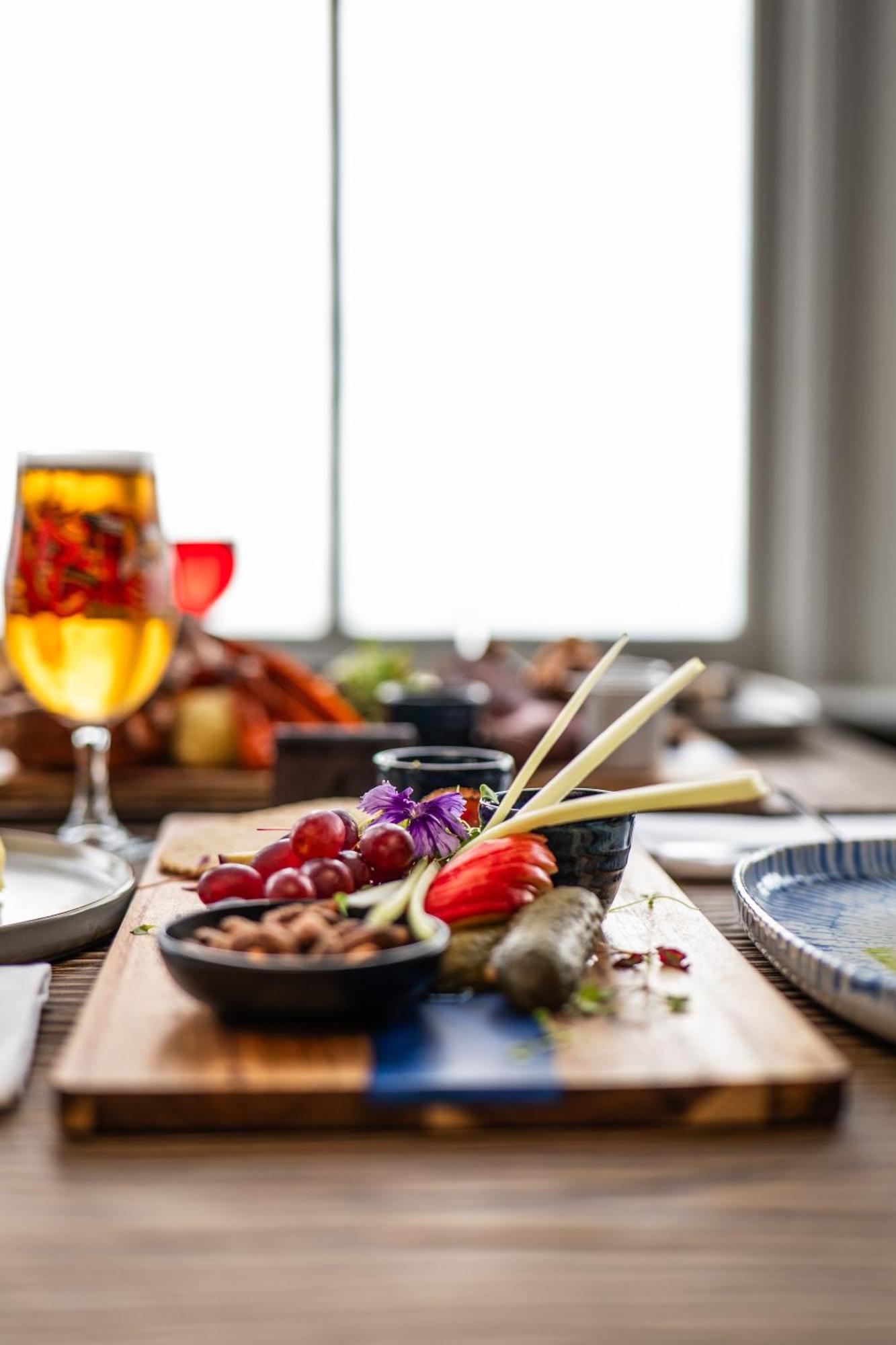 Delmont & View Restaurant Hotel