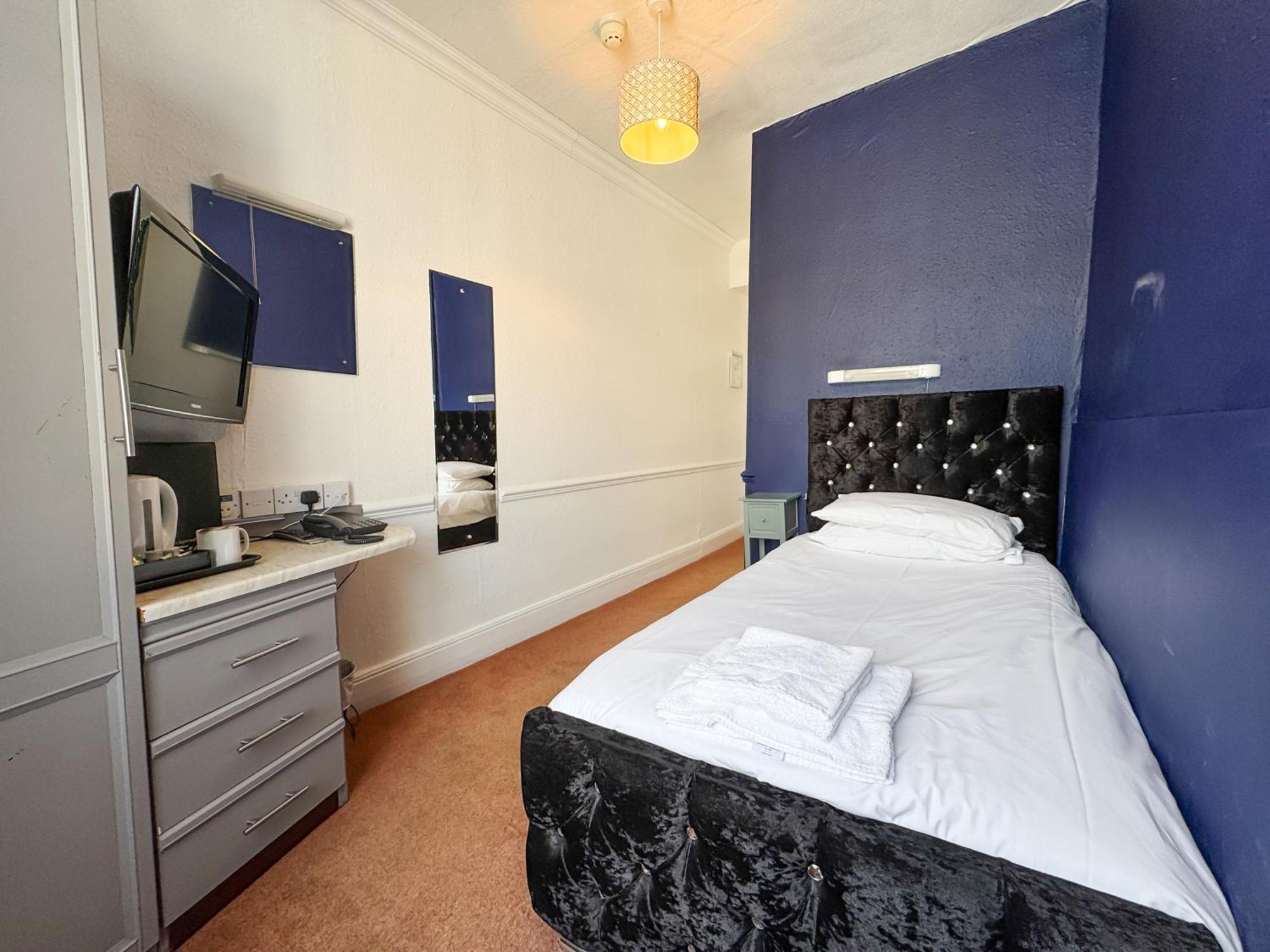 Delmont Hotel